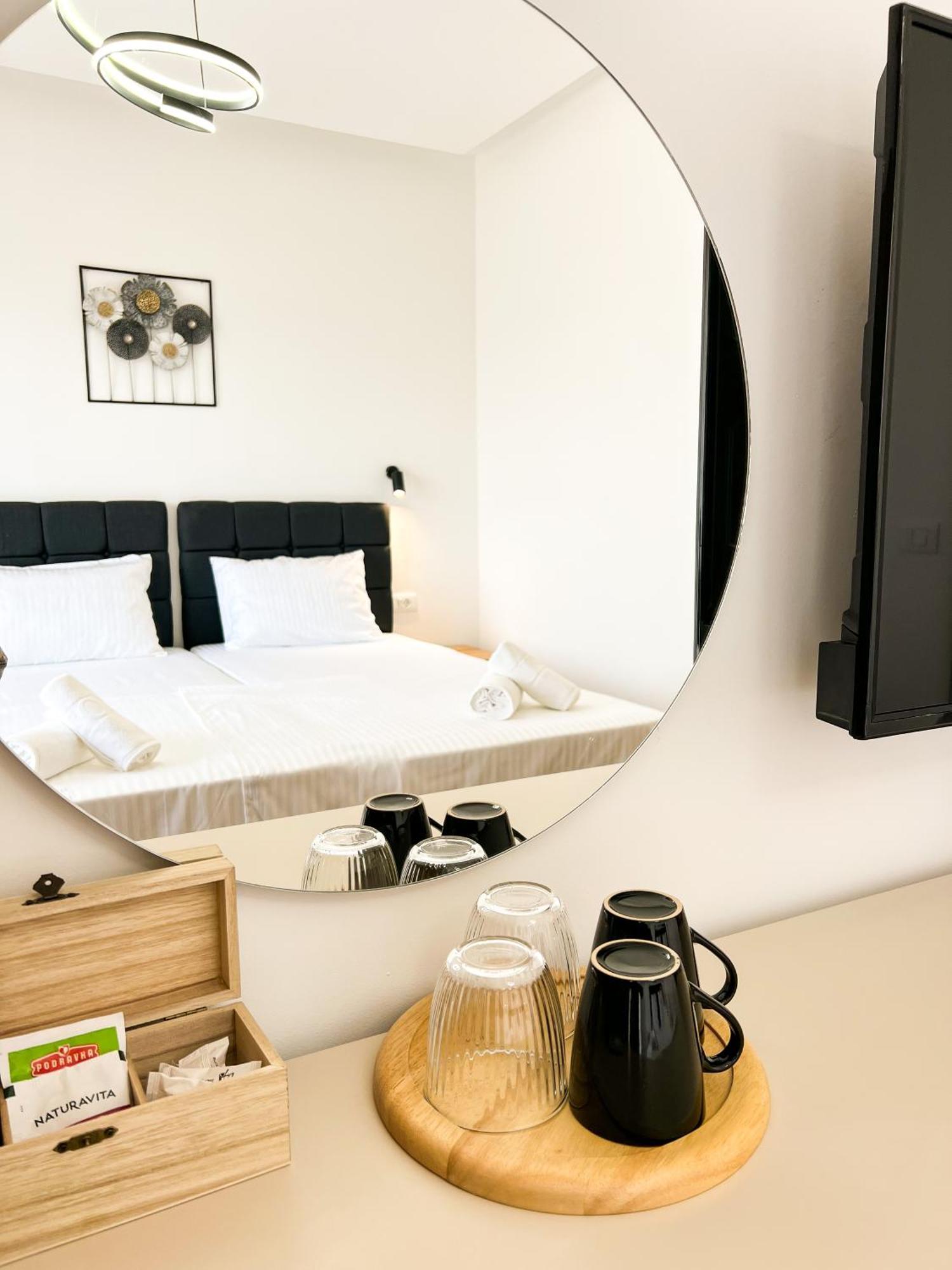 Square Residence Улцин Екстериор снимка