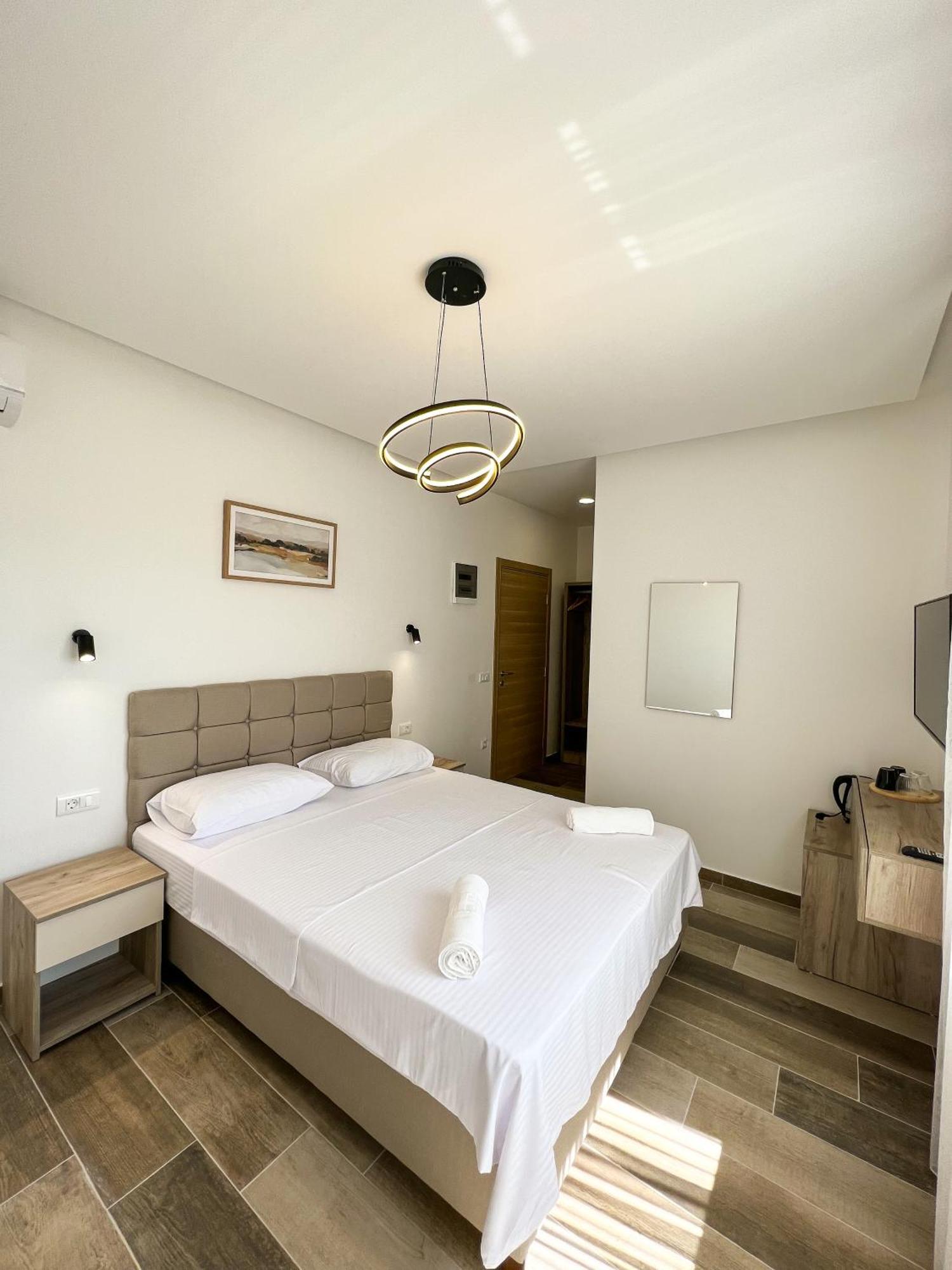 Square Residence Улцин Екстериор снимка
