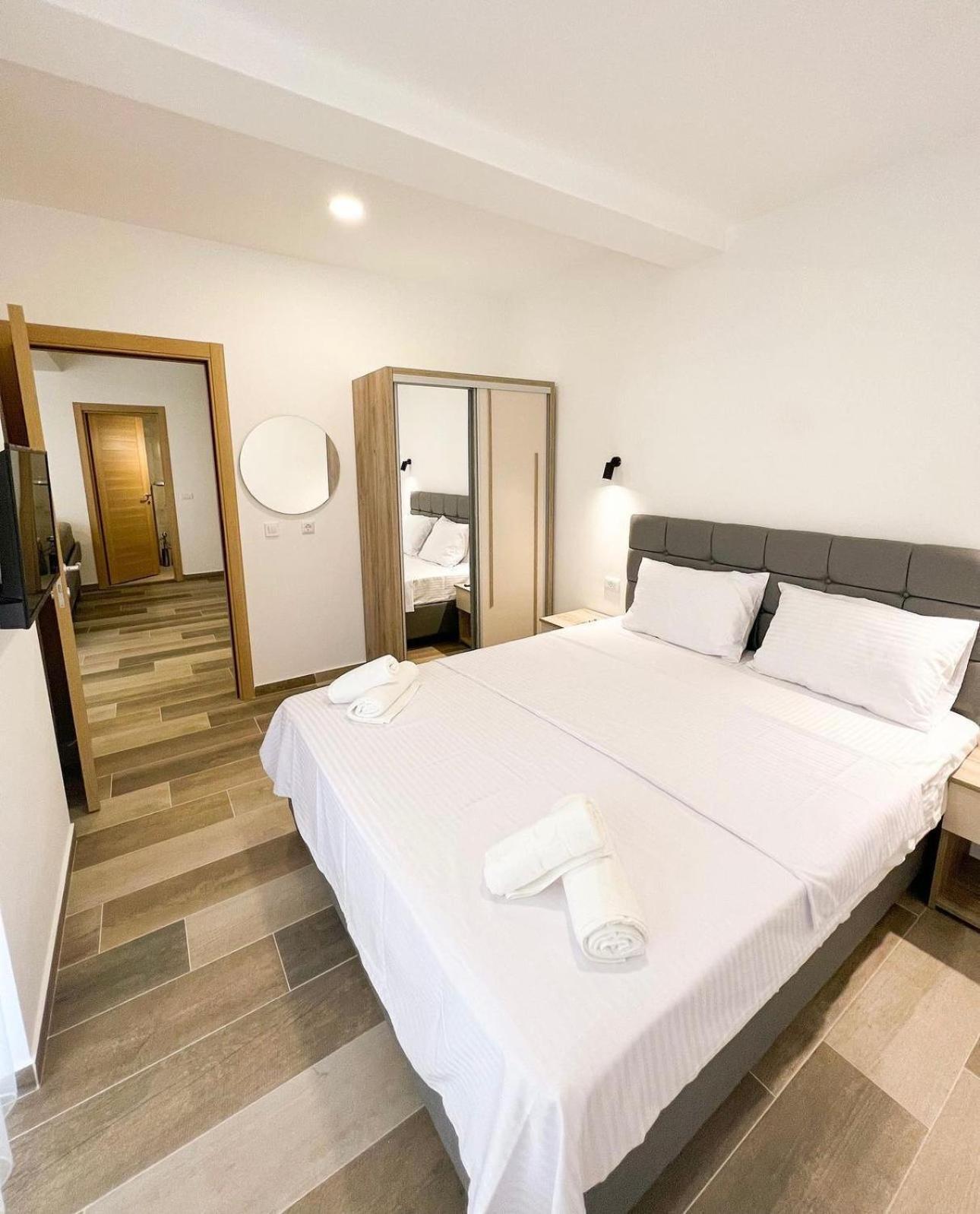 Square Residence Улцин Екстериор снимка